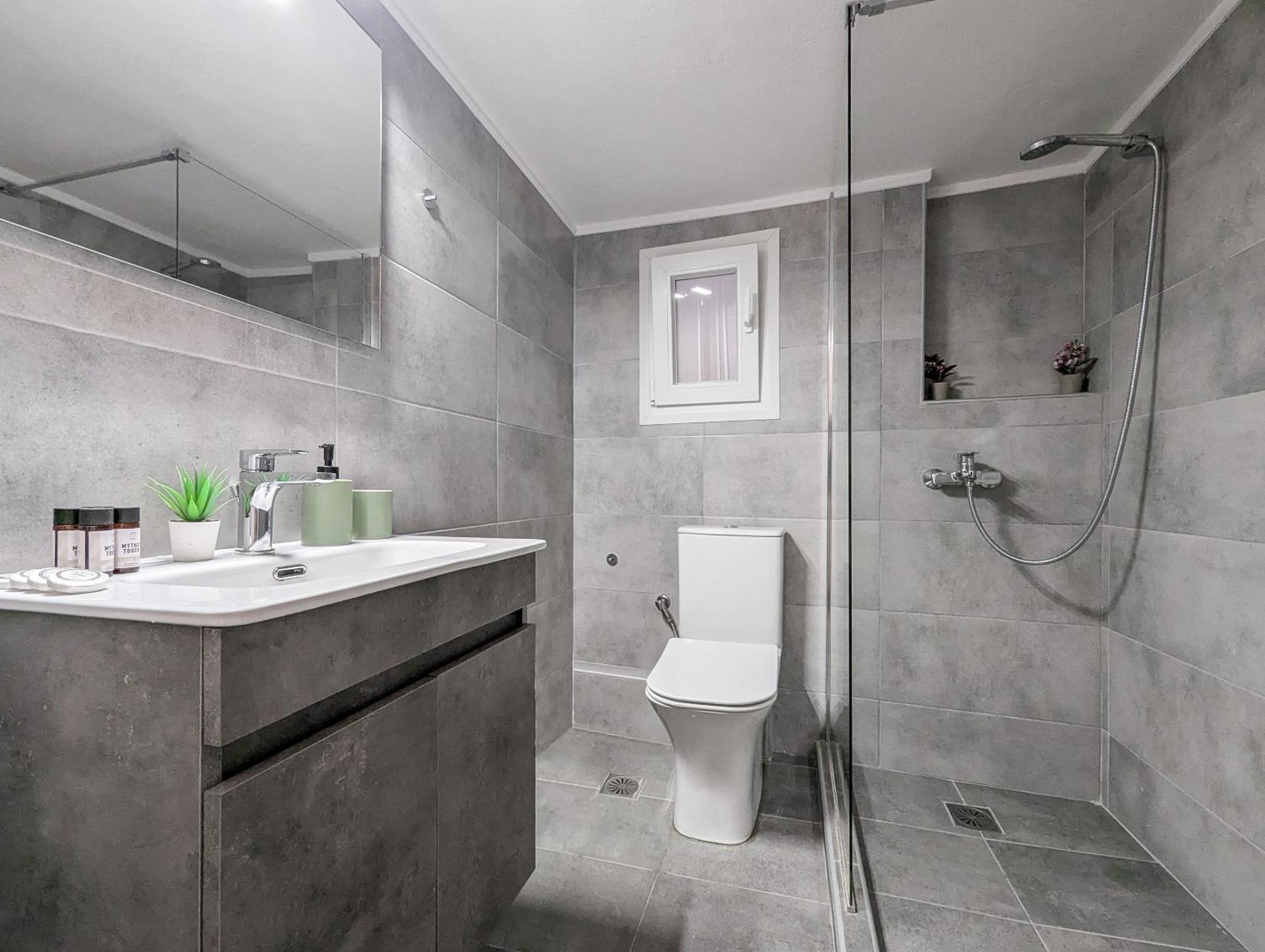 Spacious Apt For 5 Guests Next To Acropolis&Metro أثينا المظهر الخارجي الصورة